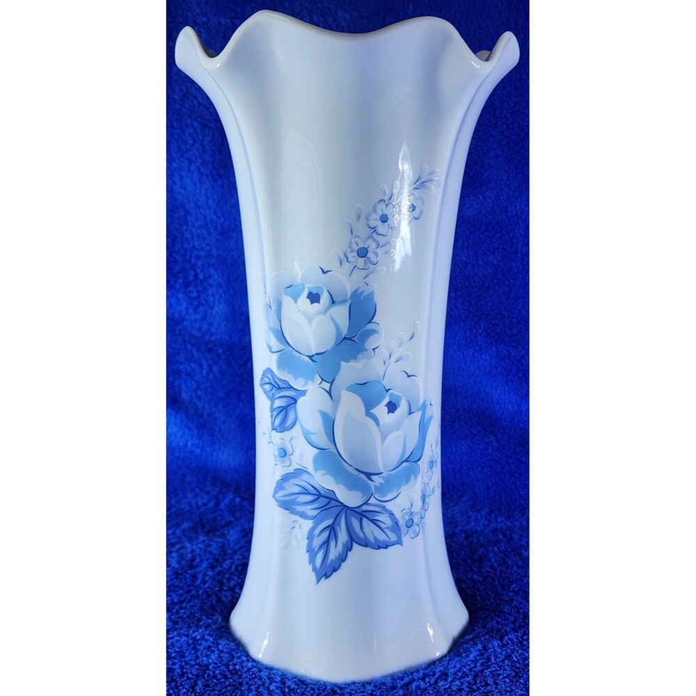 Beautiful Vintage 10.5 inches Seizan Vase with Blue and White Flowers